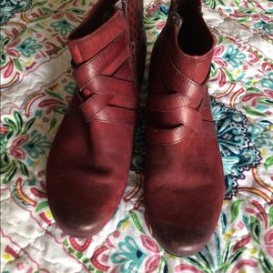 EARTH Suede Leather Booties 9 1/2”W
